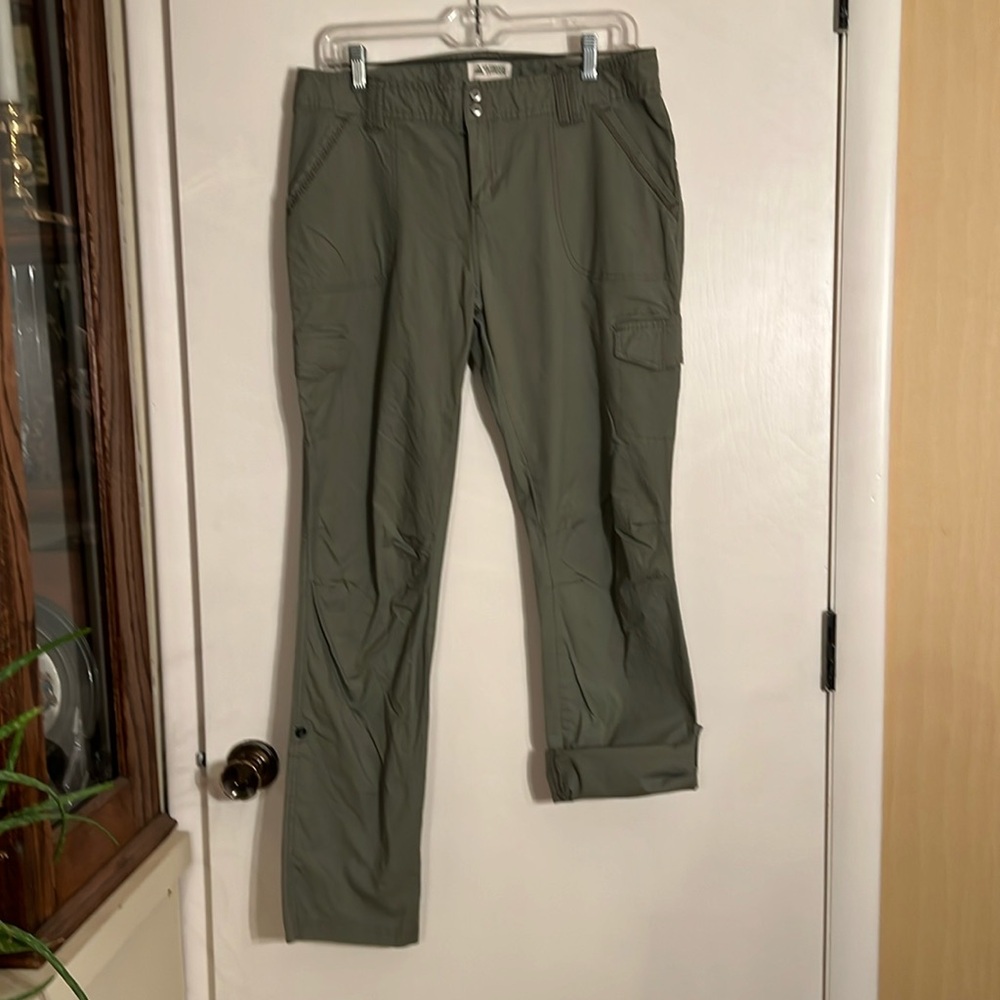 Ultimate Terrain women’s Pants SZ 10